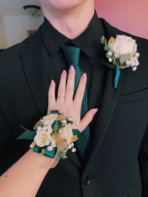 White And Green Corsage And Boutonniere, Green Prom Boutonniere, Quince Chambelanes Outfits Green, All Black Suit With Dark Green Tie, Black Tuxedo With Green Tie, Corsages And Boutonnieres Homecoming, Corsages For Green Dress, Grad Corsage Ideas, Forest Green Corsage