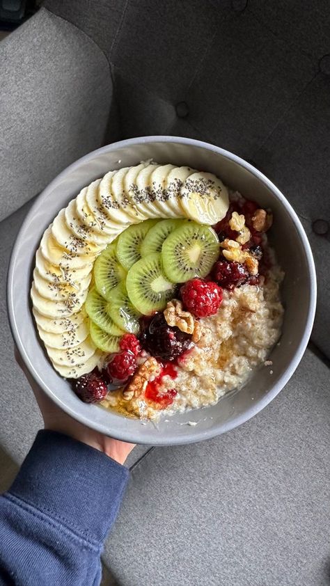 Benefits Of Intermittent Fasting, Oatmeal With Fruit, Healthy Food Inspiration, Healthy Food Dishes, Healthy Homemade Recipes, Healthy Food Motivation, Healthy Lifestyle Food, Pre Workout, Morning Food