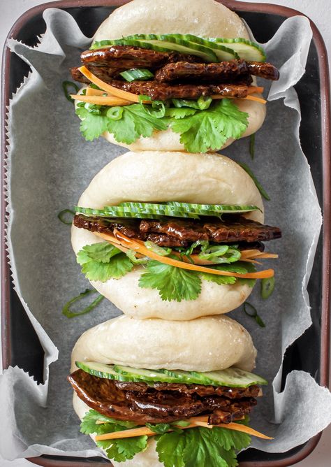 These super soft vegan bao will blow your mind! Packed with char siu soy “pork” glazed in a rich hoi sin sauce. They’re perfect for an epic #vegansnack Char Siu Bao Recipe, Char Sui Pork, Pork Bao, Bao Recipe, Char Siu Bao, Siu Bao, Char Siu Pork, Vegan Asian, Lamb Stew