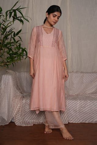 Buy Peach Chanderi Mull Embroidery Mukaish V Neck Candy Stick Chikankari Kurta For Women by Pants and Pajamas Online at Aza Fashions. Chikankari Kurta Women, Chikan Kurta, Mukaish Work, Kurta Women, Chikankari Kurta, Kurta Patterns, Kurta For Women, Model Outfit, Pink Tunic