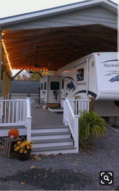 Rangement Caravaning, Porch For Camper, Rv Shelter, Trailer Deck, Rv Carports, Camper Trailer Remodel, Rv Cover, Diy Camper Remodel, Rv Homes