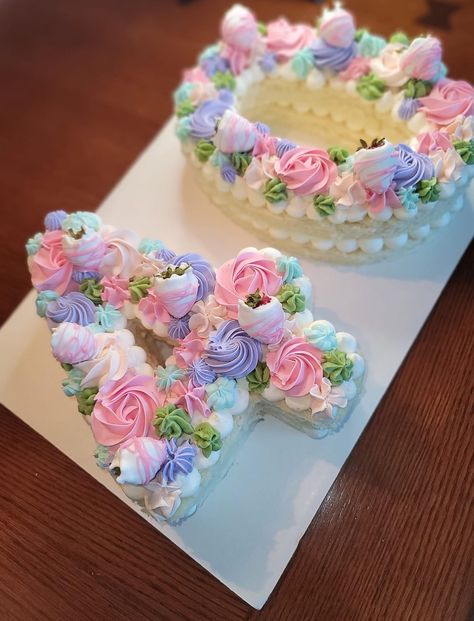 40 Cupcakes, Pull Apart Cupcake, Pull Apart Cupcake Cake, Cake Pulls, Number 40, Creative Cake Decorating, Fourth Birthday, Flower Cupcakes, Number Cakes