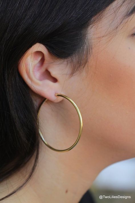 Check out this item in my Etsy shop https://www.etsy.com/listing/603861884/gold-hoop-earrings-14k-gold-filled-hoops Large Gold Hoop Earrings, Blue Crystal Earrings, Geode Earrings, Hammered Hoop Earrings, Bar Stud Earrings, Gold Filled Hoops, Earrings Simple, Large Hoop Earrings, Crystal Stud Earrings