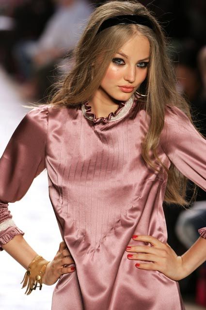 ruslana Runway Dresses Couture, Pink Runway, Ruslana Korshunova, Model Runway, Model Outfit, Famous Models, Models Off Duty, Model Life, Couture Collection