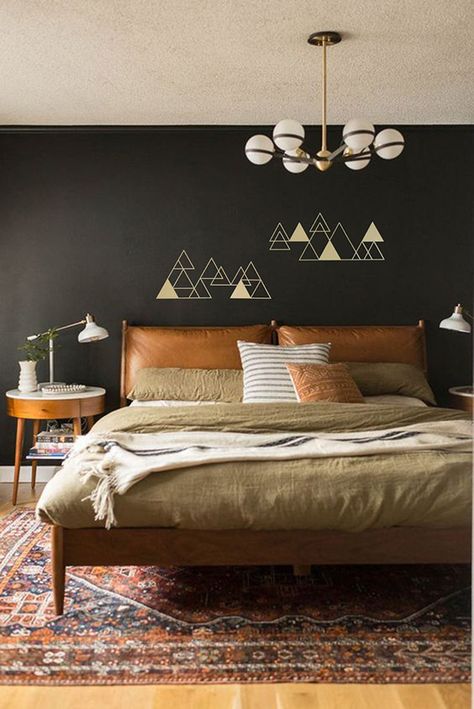 40 Earthy Tones for Bedroom Ideas - The Sleep Judge Plants For The Bedroom, Gold Living Room Walls, Wall Decor Geometric, Airy Bedroom, Minimal Wall Decor, Black Ivy, Gold Living, Mandala Wall Decor, Modern Office Decor