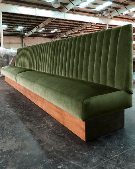 Banquette Restaurant, Banquette Ideas, Dining Room Banquette, Banquette Seating In Kitchen, Table Foldable, Banquet Seating, Kitchen Banquette, Urban Tees, Hospitality Furniture