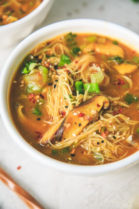 Miso Noodle Soup Miso Noodle Soup, Miso Soup Recipe, Samosa Chaat, Rice Noodle Soups, Tandoori Masala, Vermicelli Noodles, Rice Noodle, Asian Soup, Noodle Soup Recipes