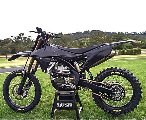 Blacked Out Dirtbike, Black Dirt Bike, Dirt Scooter, Kawasaki Dirt Bikes, Custom Dirt Bike, Ktm Dirt Bikes, Dirt Bike Gear, Pirelli Tires, Cool Dirt Bikes