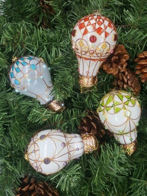 Light Bulb Hot Air Balloon, Stained Glass Light Bulb, Diy Hot Air Balloons, Light Bulb Art, Light Bulb Crafts, Hot Air Balloon Decorations, Light Bulb Ornaments, Stained Glass Light, Stained Glass Paint