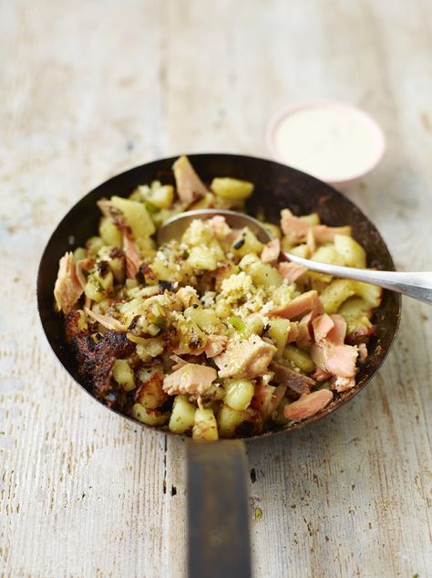 Potato & smoked trout hash with creamy horseradish dressing Horseradish Dressing, Smoked Trout Recipe, Horseradish Recipes, Creamy Horseradish, Best Potato Recipes, Trout Recipes, Hash Recipe, Smoked Trout, Jamie Oliver Recipes