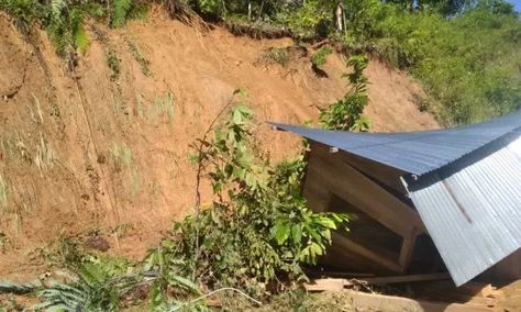 HARIANE – Tanah longsor di Mamasa terjadi pada Kamis, 30 Juni 2022 pukul 17.20 WITA dikarenakan intensitas curah hujan tinggi yang menyebabkan tanah longsor di Mamasa. Badan Penanggulangan Bencana Daerah (BPBD) Kabupaten Mamasa bersama tim gabungan menemukan dua warga dalam kondisi tak bernyawa akibat terdampak tanah longsor di Mamasa. Outdoor Gear, Tent