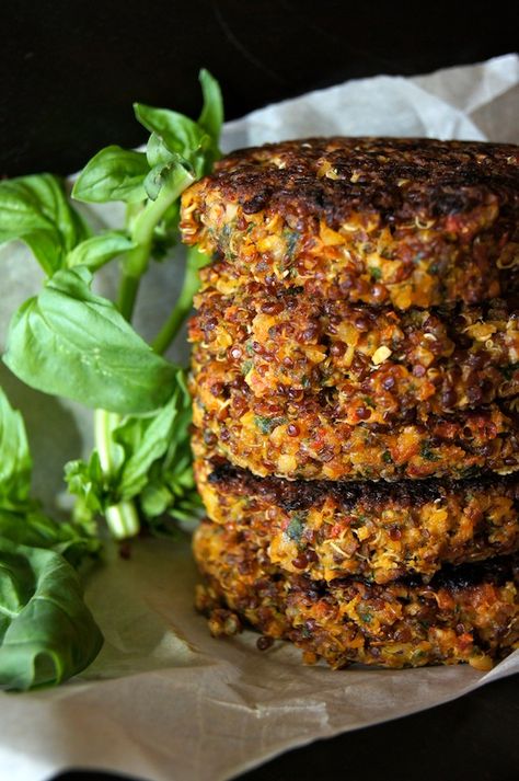 Quinoa Burger, Weekend Recipes, Quinoa Burgers, Bob S, Red Quinoa, Burger Recipe, Diet Foods, Quinoa Recipes, Veggie Burger