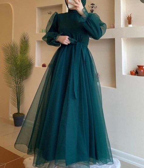 Simple Long Dress, Party Wear Gowns, Long Frock Designs, Simple Frocks, Gowns Dresses Elegant, Mode Abaya, Dress Muslim, Modest Dresses Casual, Fancy Dresses Long