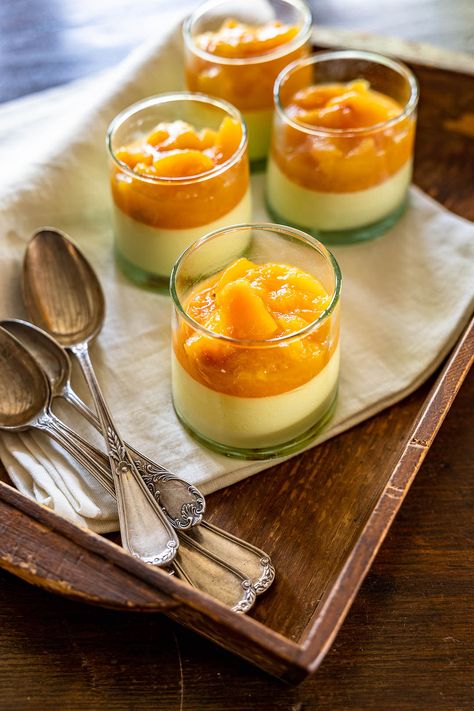 Peach Panna Cotta Recipe, Peach Panna Cotta, Meal Capsule, Peach Compote, Panna Cotta Recipe, Italian Table, Grilled Peaches, Beautiful Desserts, Gluten Free Dinner