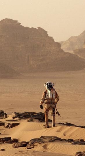 Here's what The Martian got right about space science...and here's what it got wrong. The Martian Movie, Martian Movie, Mark Watney, Astronaut Suit, Planet Mars, Ridley Scott, Life On Mars, Science Fiction Film, Matt Damon