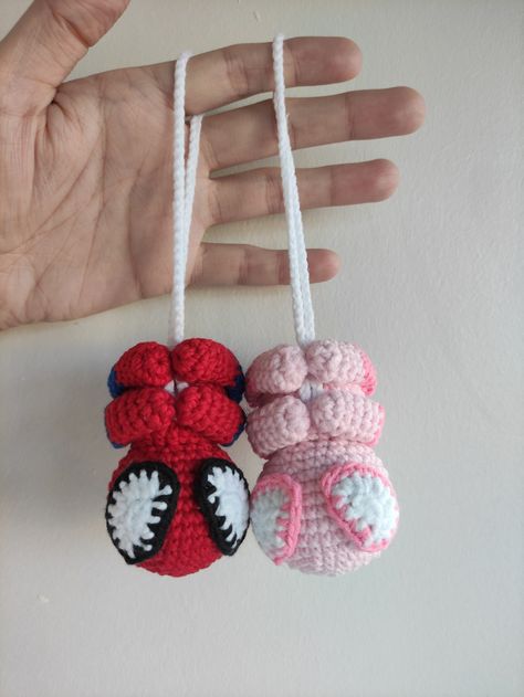 Knitted Spiderman Pattern, Crochet Projects For Couples, Things To Crochet My Boyfriend, Crochet For Your Boyfriend, Crocheting For Boyfriend, Cool Crochet Keychains, What To Crochet For My Boyfriend, Knitting For Boyfriend, How To Crochet Spiderman