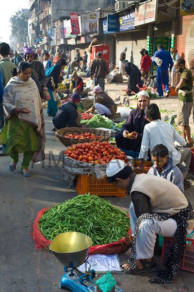 Old Delhi, Daryagang fruit and vegetable market on sale, India Indian Colors, Vegetable Market, Old Delhi, India Street, Composition Painting, Human Figure Sketches, Amazing India, Indian People, India Photography