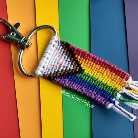 Pride Keychain, Friendship Keychains, Alpha Bracelets, Cool Friendship Bracelets, Trans Pride Flag, Bff Bracelets, Pride Bracelet, Friendship Bracelets Designs, Bracelets Handmade Diy