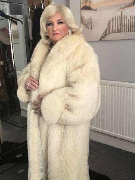 Fabulous Fox, Fabulous Furs, Long Coat Women, Fox Fur Coat, Fur Coats, Fox Fur, Boss Lady, Long Coat, Fur Coat