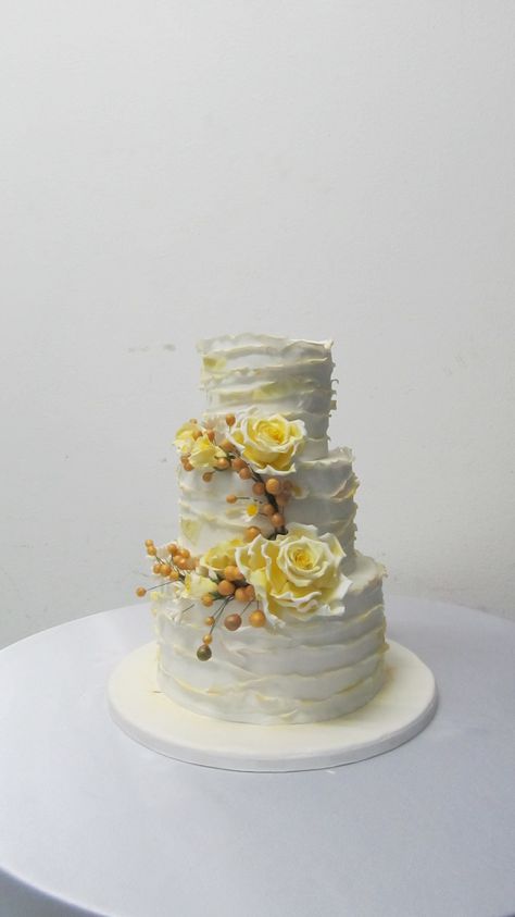 Yellow roses wedding cake. Light Yellow Wedding Cake, Wedding Cake With Yellow Flowers, White Cake With Yellow Flowers, Yellow Roses Wedding, Wedding Cake Yellow Flowers, Wedding Cake With Yellow Roses, Yellow Rose Wedding, Light Yellow Weddings, Red Velvet Wedding Cake