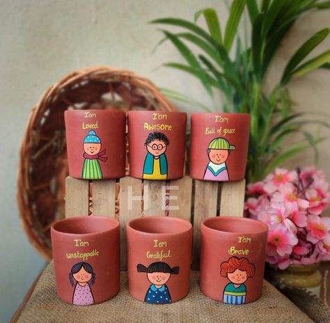 Return Gifts For Kids, Bottle Designs, Buddha Art Drawing, Big Rangoli, Painted Pots Diy, Clay Planters, Return Gifts, Clay Wall Art, Glass Bottles Art