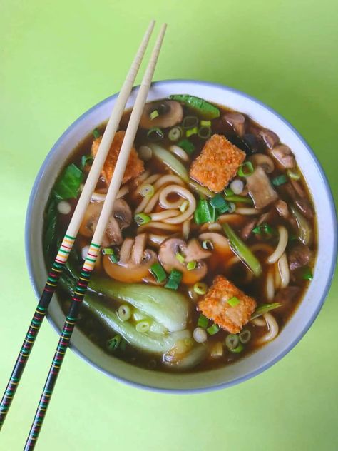 Vegan Udon Noodle Soup with Mushrooms and Crispy Tofu Udon Noodles Soup, Vegetarian Udon Noodles, Veggie Udon, Mushroom Noodle Soup, Vegan Udon Noodles, Vegan Udon, Soup With Mushrooms, Tofu Recipes Healthy, Udon Noodle Soup