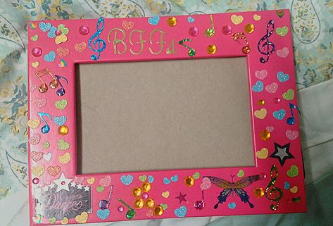 Decorated Frames Diy, Decorated Photo Frames, Decorated Picture Frames, Photo Frame Decoration, Picture Frame Decor, Photo Decor, Diy Mirror, Cute Room Decor, Photo Frames