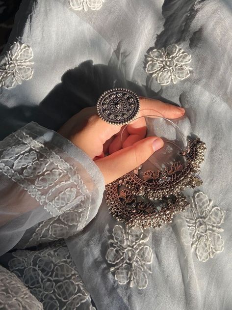 Mirror Work Kurti, Trending Summer Nails, Keep Smile, Eid Photoshoot Ideas, Desi Love, Chikankari Kurti, Wedding Mehndi, Desi Fashion Casual, Fancy Jewellery Designs