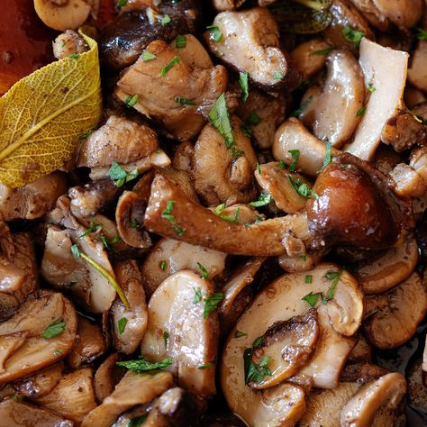 Funghi Trifolati (Sautéed Mushrooms) How To Clean Mushrooms, Italian Side Dish, Side Dish Easy, Italian Side Dishes, Italian Main Dishes, Recipes Sides, Pasta Lunch, Sautéed Mushrooms, Italian Side