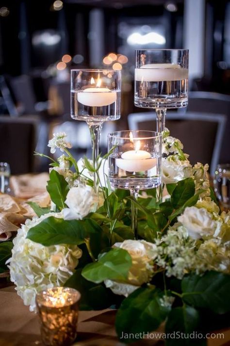 Stunning wedding table centerpiece idea and candles. Wedding Table Centerpieces Elegant, Votive Centerpieces, Floating Flower Candles, Candles And Flowers, Elegant Wedding Centerpiece, Tafel Decor, Flowers And Greenery, Simple Elegant Wedding, Wedding Table Flowers