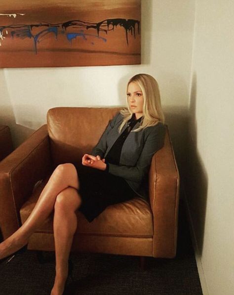 Boss lady: She continued to show off her new business attire as she posted a snap on set... Samantha Wheeler, Eve Taylor, Kate Micucci, Izzie Stevens, Queen Of Dragons, Katherine Heigl, Kate Upton, Beautiful Pics, Celebrity Outfits