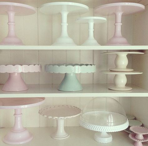 Cake plate--simple (probably white)--not too humongous (enough to hold a bundt or 9" round cake) Cakestand Centrepiece, Cocina Shabby Chic, Pastel Cake, Plate Organizer, Diy Cake Stand, Vintage Cake Plates, Cake Pedestal, Cake Stand Display, Cake And Cupcake Stand