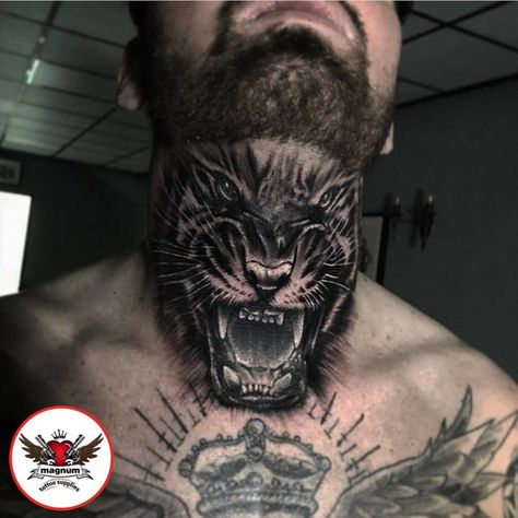 Owl Neck Tattoo, Back Of Neck Tattoo Men, Tato Realis, Front Neck Tattoo, Full Neck Tattoos, Best Neck Tattoos, Throat Tattoo, Back Of Neck Tattoo, Half Sleeve Tattoos For Guys