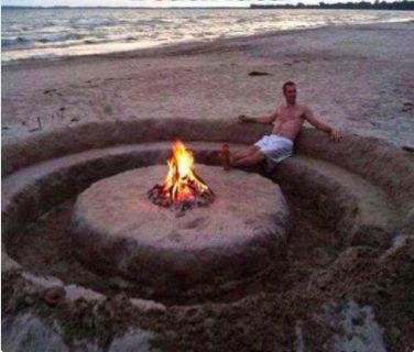 This epic way to relax at a beach party. | 19 Completely Random Ideas That Will Make You Say, “Clever!” Beach Life Hacks, Summer Life Hacks, Beach Fire, Beach Bonfire, Astuces Diy, Summer Beach Party, Beach Hacks, Beach Camping, Ways To Relax