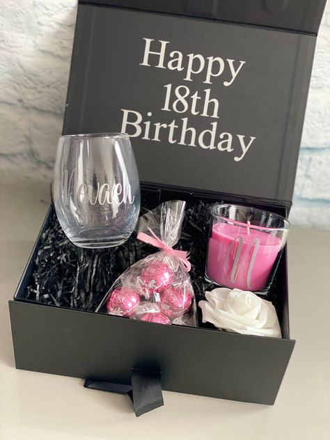 Personalised Gift Box Ideas, Teen Birthday Invitations, Birthday Boxes, Mom Gift Basket, Pink Happy Birthday, Birthday Hampers, Gift Box Birthday, Custom Birthday Gifts, Cute Birthday Gift