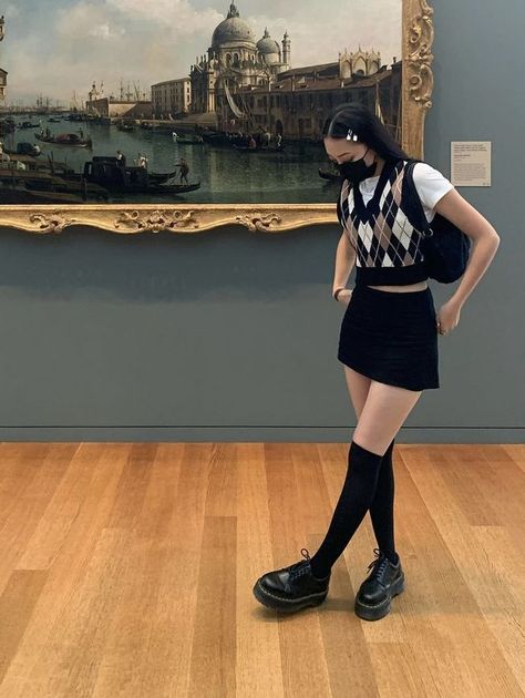 Black High Socks Outfit, Black Dress And Mary Janes, Knee High Sock Outfits, Bowling Shoes Outfit, Black Knee Socks Outfit, Skirt Socks Outfit, Black Knee High Socks Outfit, Korean High Fashion, Pencil Skirt Outfit Ideas