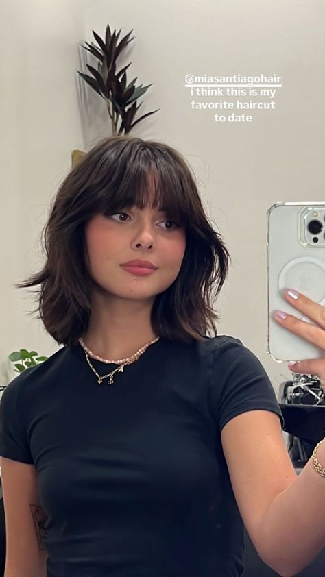 Ashley Seamour Cute Above Shoulder Haircuts, Alice Twilight Hair, Shoulder Length Hair Dark Brown, Wavy Hair Short Haircut, Chubby Face Hairstyles, Best Hair For Round Face, Shoulder Short Hair, Short Hair With Bangs For Round Faces, Shoulder Length Shag