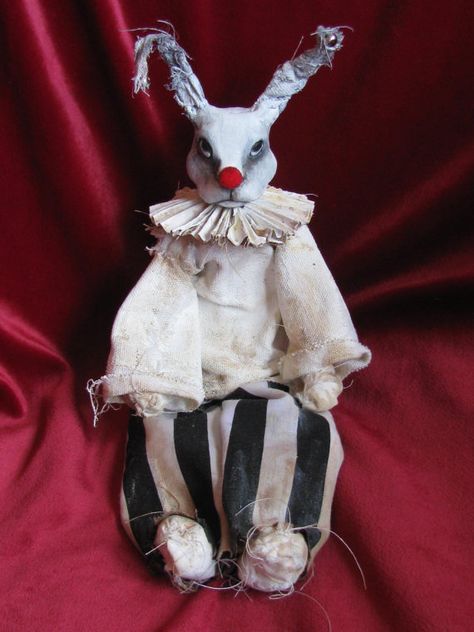 Scary Bunny, Cute Clown Costume, Weird Dolls, Evil Bunny, Clown Costumes, Creepy Decor, Cute Clown, Evil Clowns, Easter Parade