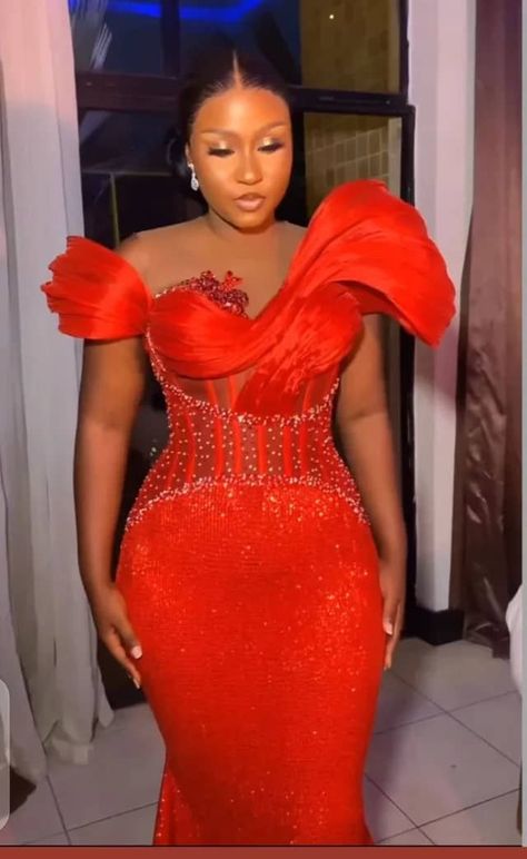 Tsonga Traditional Wedding Dresses, Nigerian Designer Dresses, Red Lace Dress Outfit, Traditional Wedding Gown, Reception Dress For Bride, Luxe Wedding Dress, Cheap Prom Dresses Online, Reception Gowns, Glam Wedding Dress