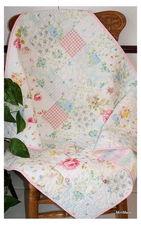 Low Volume Quilt, Shabby Chic Quilts, Vintage Quilts Patterns, Pastel Vintage, Childrens Quilts, Pretty Quilt, Lap Quilts, Cozy Quilts