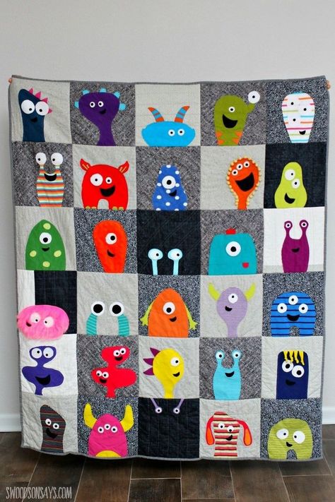 Cute Quilt-As-You-Go Appliqué Monsters - easy quilt for beginners to sew from fabric scraps. Video quilt class & pattern to make this fun quilt for kids! #quilting #sewing Monster Quilt, Creeper Minecraft, Cute Quilts, Quilt As You Go, Beginner Sewing Projects Easy, Patchwork Quilting, Machine Applique, Quilting For Beginners, Woodworking Ideas