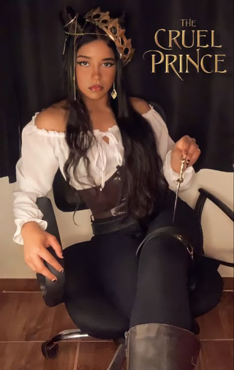 Cruel Prince Outfit Aesthetic, Jude Duarte Costume Ideas, Jude Outfits The Cruel Prince, Jude Duarte Outfit Ideas, Booktok Costumes, Jude Duarte Halloween Costume, Jude Duarte Coronation Dress, Book Inspired Halloween Costumes, Jude Duarte Hairstyle