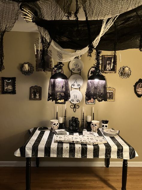 Addams Family Party, Family Dinner Party, Adams Family, Family Party, Family Parties, Addams Family, Family Dinner, Dinner Party, Halloween Party