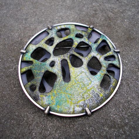 L. Sue Szabo: hand-fabricated brooch with enamel on copper, sterling silver and sgraffito enamel, (US $650) Torch Fired Enamel Jewelry, Enameling Jewelry, Hand Piercing, Cloisonne Jewelry, Vitreous Enamel, Jewelry Techniques, Enamel Brooch, Jewelry Images, Cloisonne Enamel