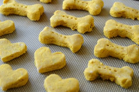 Rice Flour Dog Treats, Dog Treats Homemade Pumpkin, Rice Flour Recipes, Dog Cookie Recipes, Banana And Rice, Homemade Pet Treats, Easy Dog Treat Recipes, Easy Dog Treats, Brown Rice Recipes