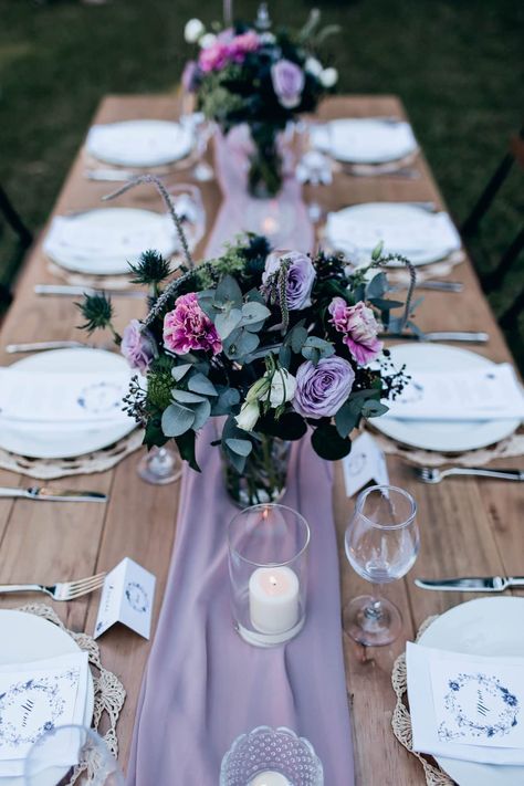 Violet Wedding Decorations, Bridal Party Table Decorations, Thrifty Wedding, Lavender Wedding Theme, Bridal Party Tables, Couple Inspiration, Violet Wedding, Purple Wedding Theme, Romantic Table