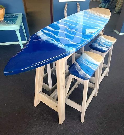 Surfboard Bar Table, Beach Theme Kitchen Ideas, Surfboard Desk, Surfboard Chair, Surfboard Furniture, Surf Boards Designs, Surf Table, Surf Bar, Surfboard Table