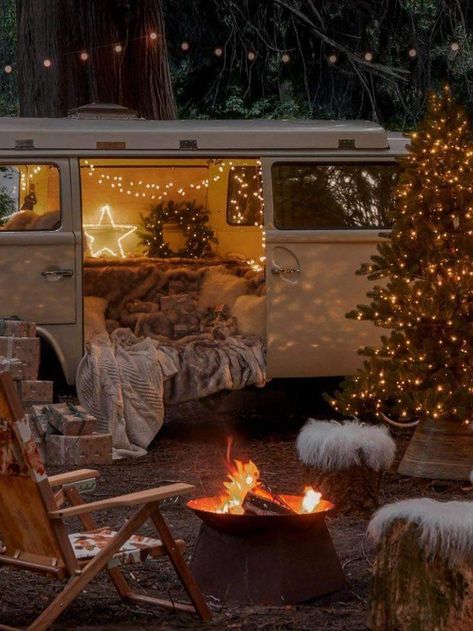 Camping Christmas Decorations, Christmas In A Camper, Christmas Camping Ideas, Campfire Christmas, Christmas Caravan, Christmas Lighting Ideas, Build Outdoor Furniture, Christmas Camping, Christmas Nature