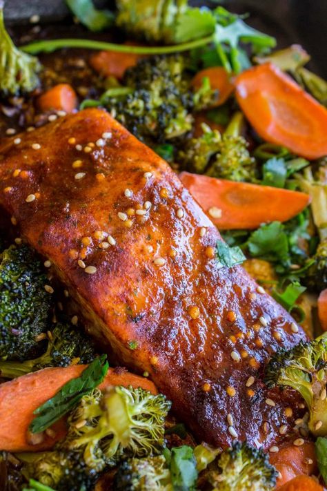 Sheet Pan Asian Salmon with Broccoli, Carrots, and Rice Noodles - The Food Charlatan Sheet Pan Asian, Yummy Dinner Ideas, Salmon With Broccoli, Salmon Broccoli, Spiced Salmon, Sheet Pan Meals, Asian Salmon, Salmon And Broccoli, Vegetarian Ideas