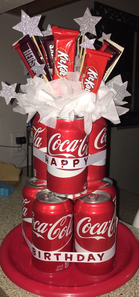 I made this soda can cake for my boss's birthday. Quick and easy diy gift Soda Can Cake, Soda Can Cakes, Coke Gifts, Coca Cola Party, Soda Cake, Boss Birthday Gift, Boss Christmas, Cake In A Can, Boss Birthday